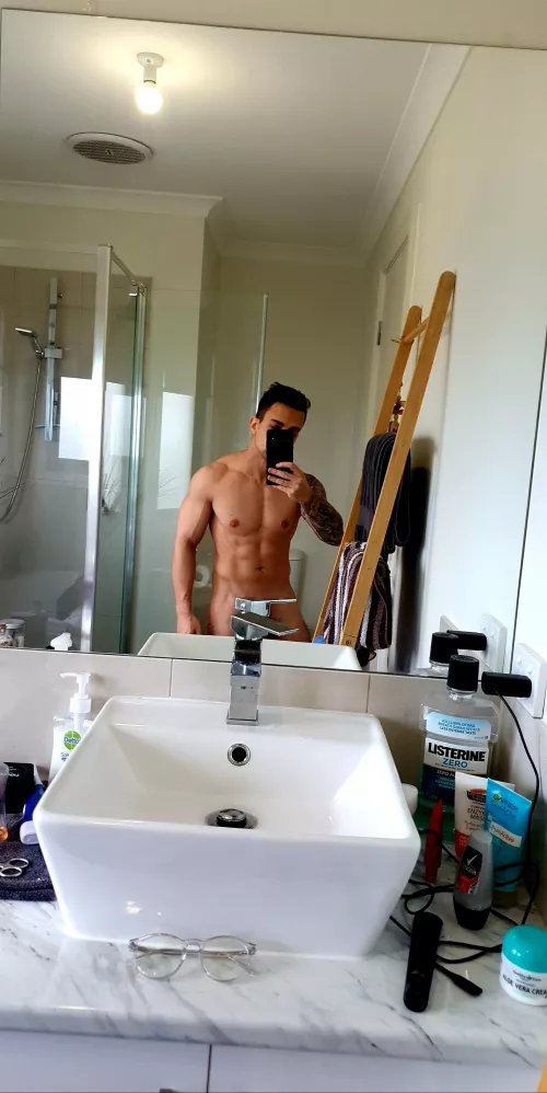 Hot day is AUS = no clothes š