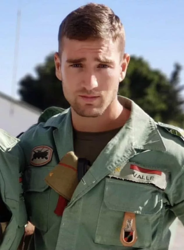 “Hot in uniform” … “Hot in uniform” …