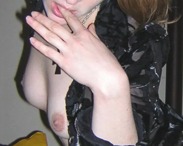 Hot Mom, Hard Nipples (32y, Mom of 1)