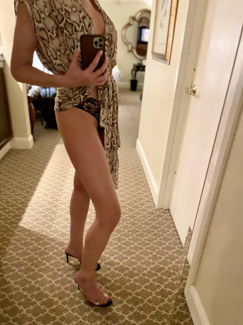 Hotel life…time to get out of the robe and into…😉💋