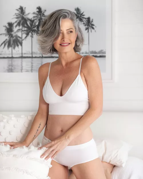 Hottie Granny @thesilverlining_1970