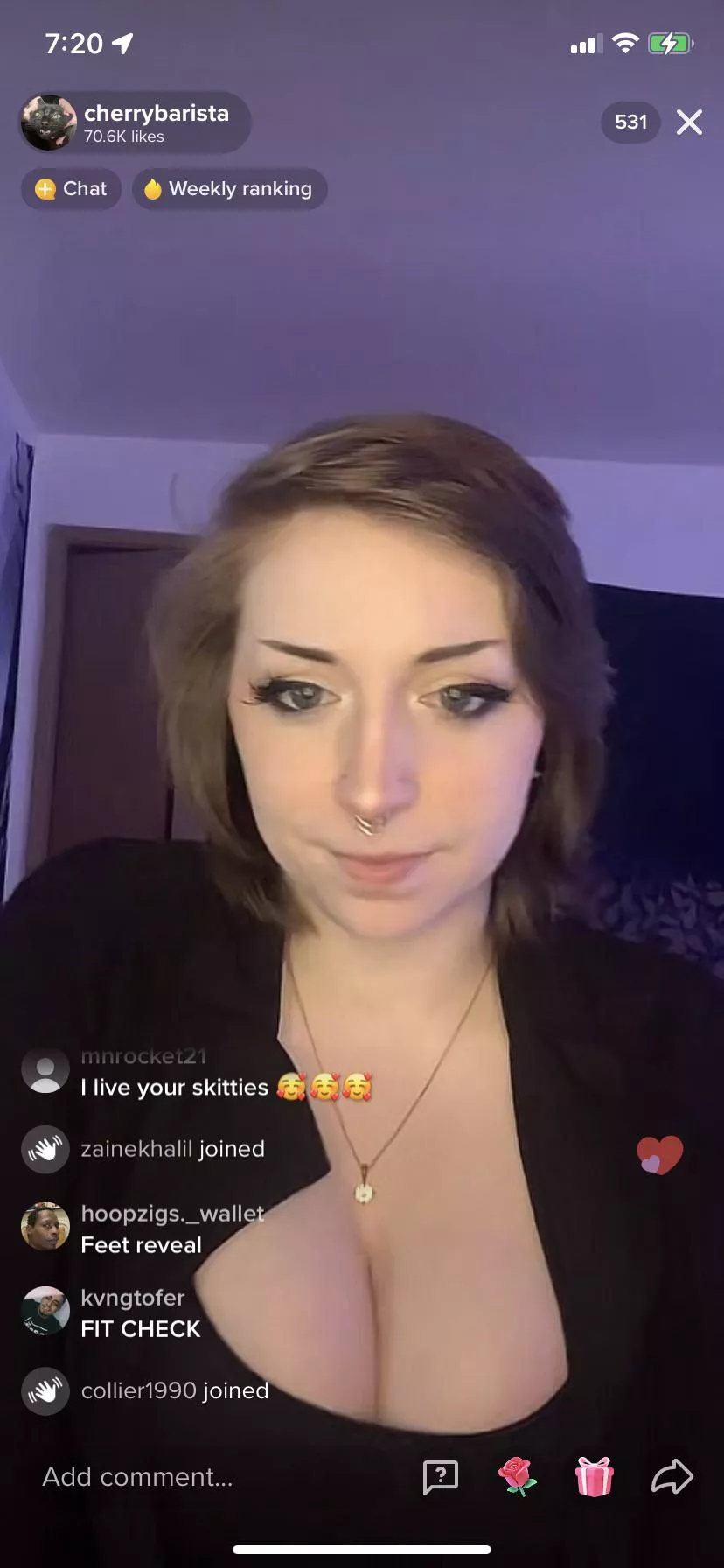 Hottie live now!! Come see!