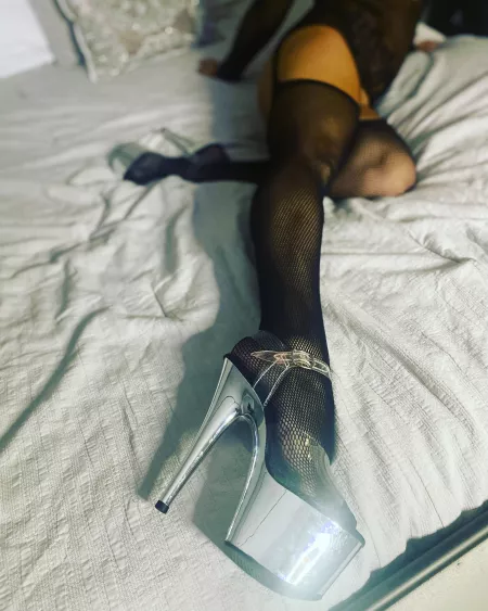 Hotwife/swinger looking to be a dirty little slut in the bedroom π