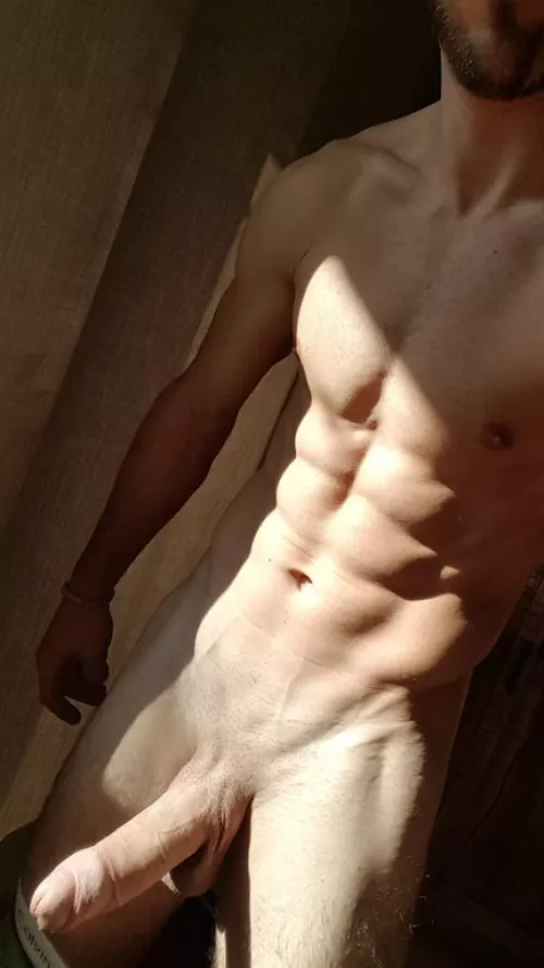 How about a nude to start off your week?