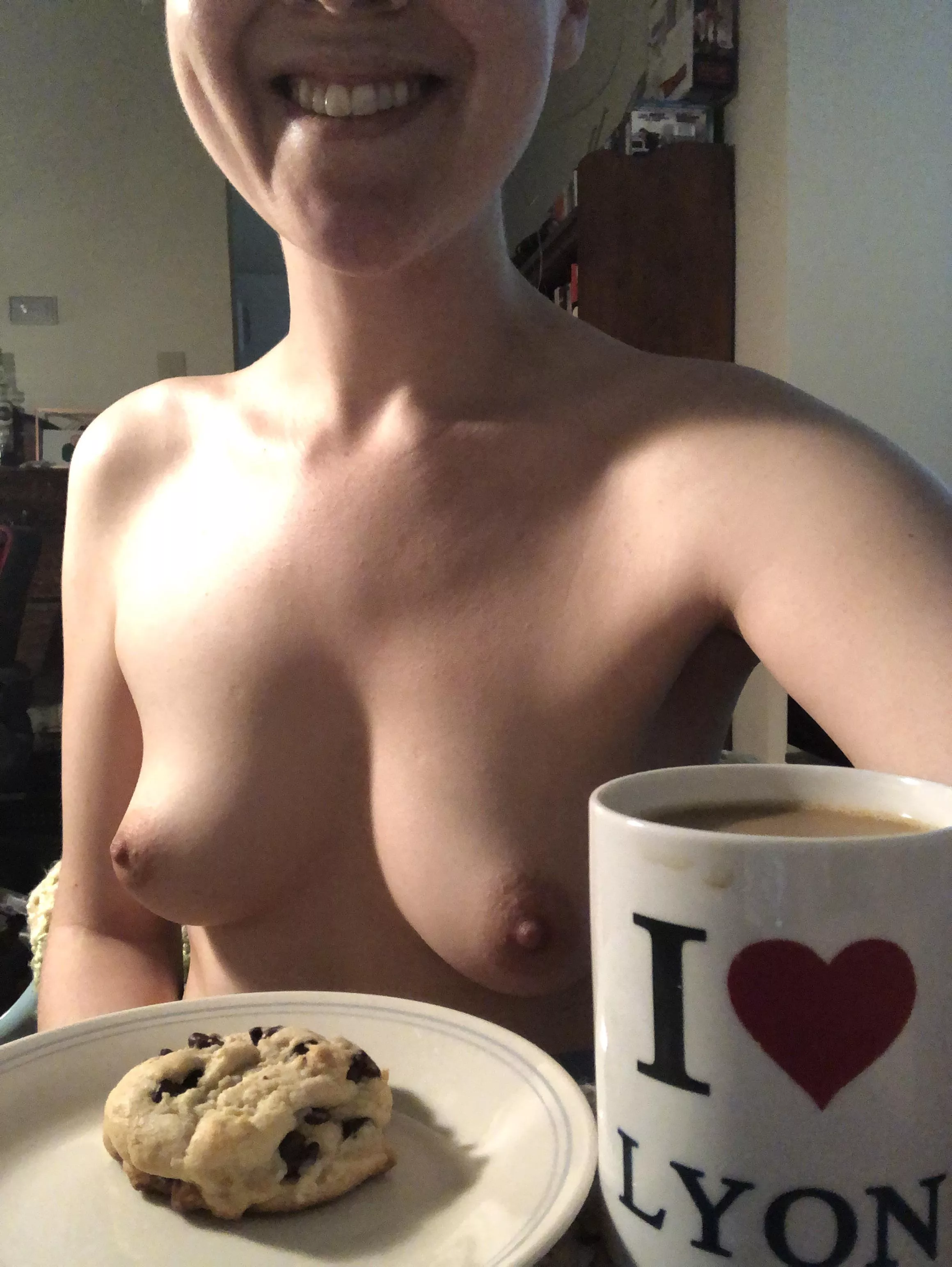 How about some fresh-baked chocolate chip cookies with our afternoon coffee?👩🏻🍳🍪 How about some fresh-baked chocolate chip cookies with our afternoon coffee?👩🏻🍳🍪