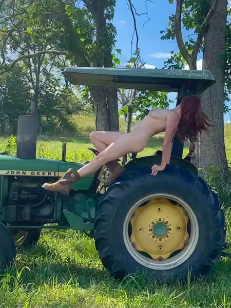 How did the farmer find his wife? He tractor down.☺️👩🌾