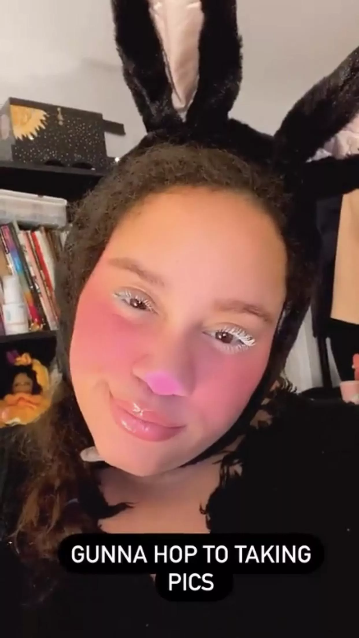 how do i look. 🙈🙈