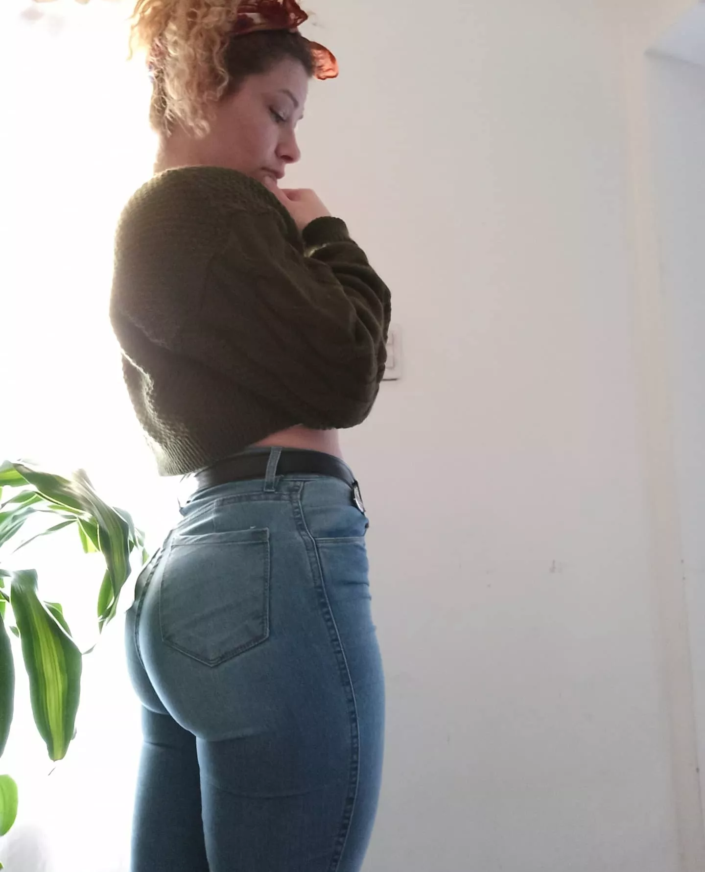 How do I look? I love the fit of those jeans 💕 How do I look? I love the fit of those jeans 💕