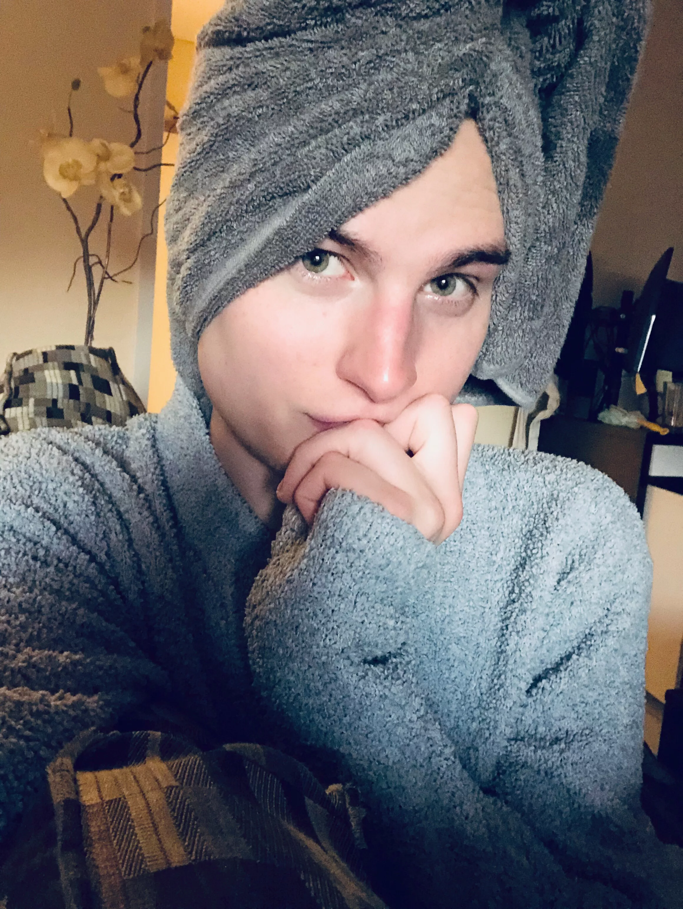 How do I look without makeup?