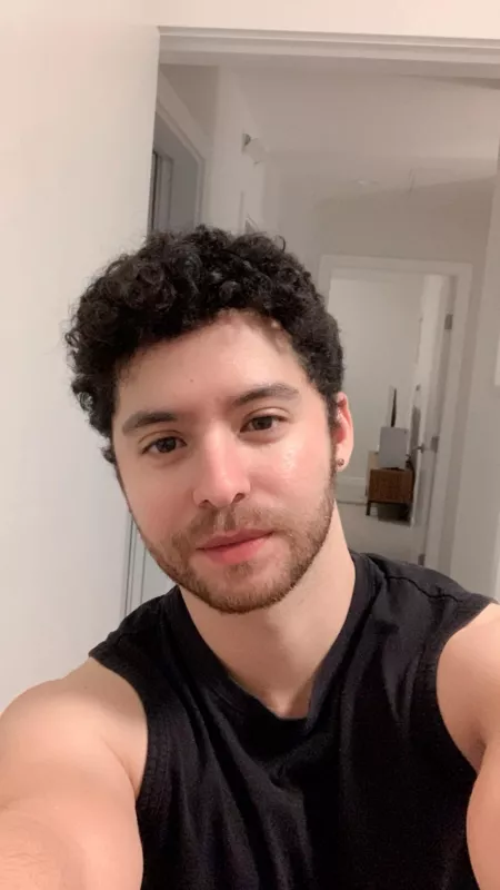 How do you guys keep in touch with everyone you know? Sometimes we get so busy with life, we donโt even notice how weโre forgetting to at least say hi to friends and family. Makes me feel terrible. At the same time, Iโm not good at small talks. I d