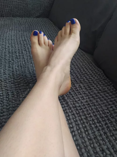 How do you like my cute feet? 😚