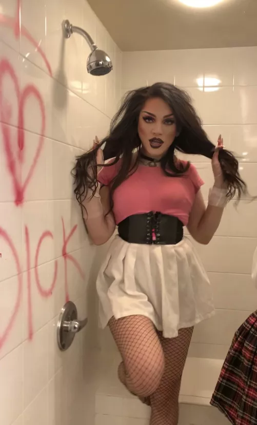 How do you like my Halloween costume? :) Iβm draculaura . I filmed sucking d after this lol
