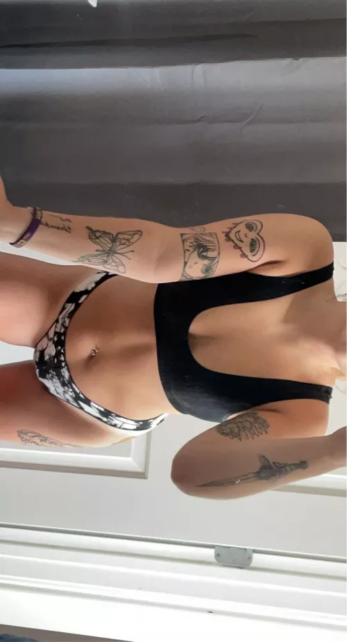 How do you like the tattoos on my pale skin? 😝