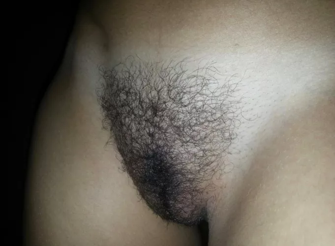 How does my 19 year old hairy pussy looks with a tan-line😘