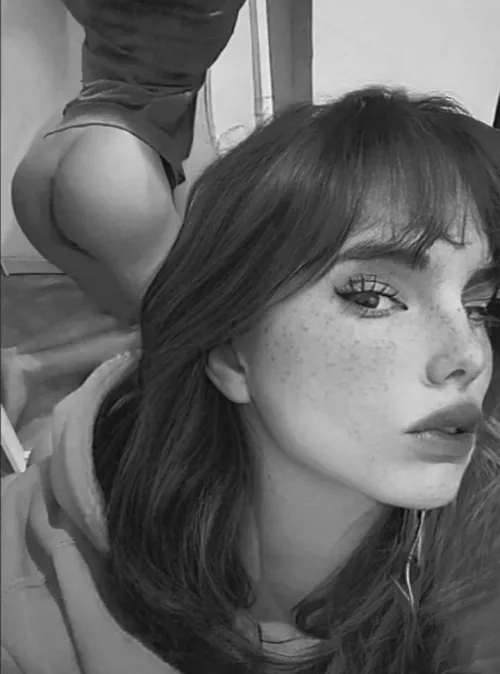 How far can you guys get me😚✌️. I hope u like the pic<333