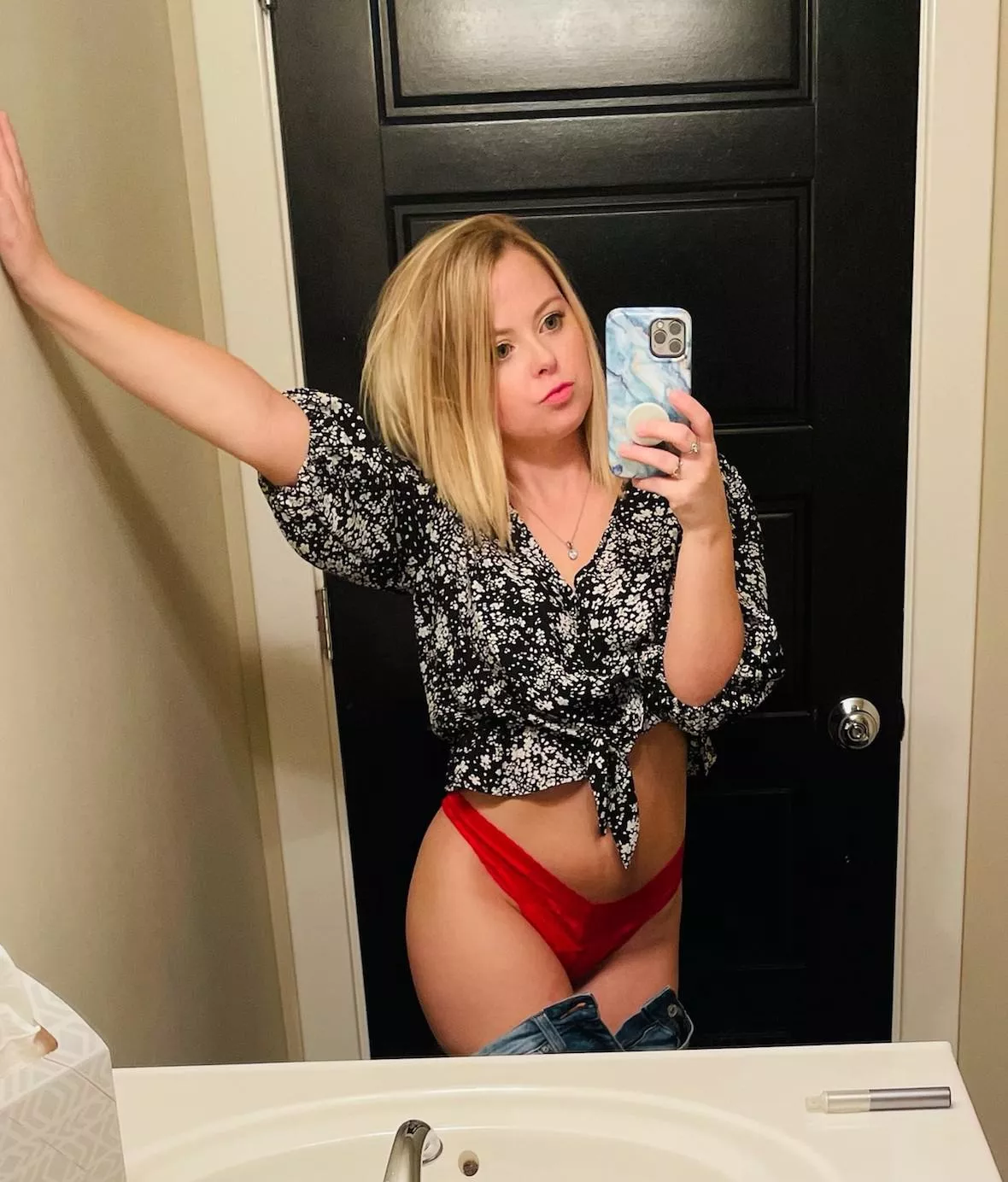 How I pose while waiting for hubby's friends to accidentally see me in the bathroom