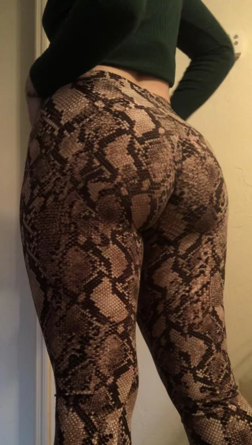 How long would you last? 🤔 Come see me jiggle my ass 🥰