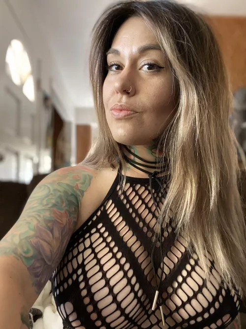 How many hidden tattoos can you find? ๐๐