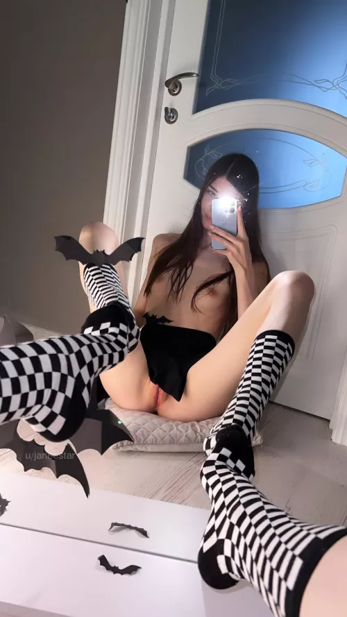how many places to cum on do you see? πππ¦