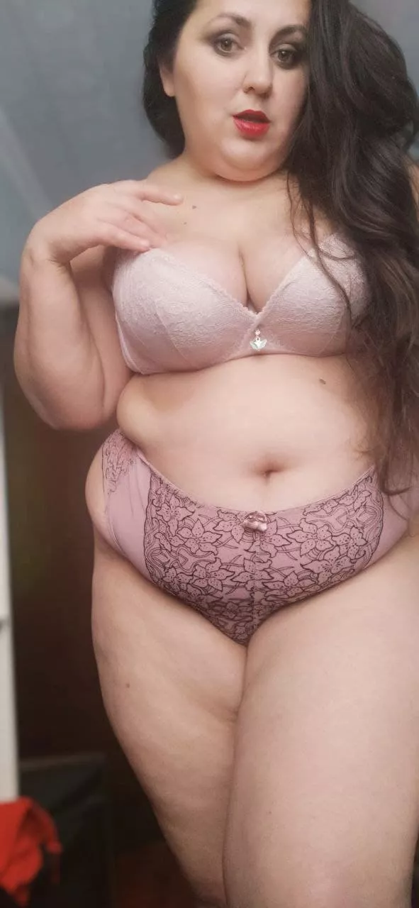 how mommy really dress when no one is around ( 40 year )