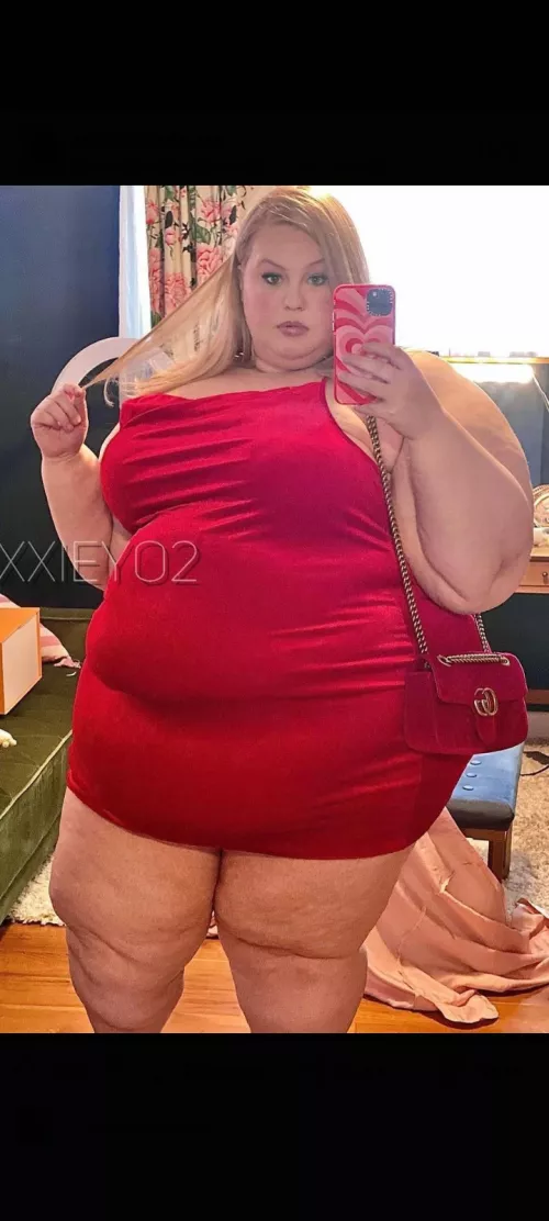 How much do you think she weighs? 😂😂😍😍😍🍰🍰❤️❤️❤️