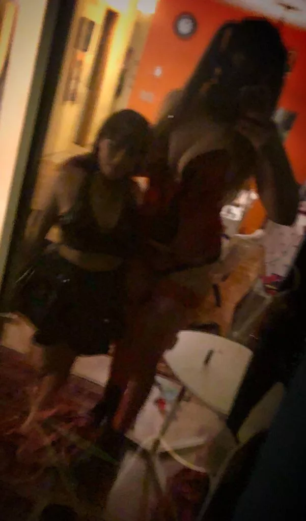 How small would you look next to me ? [F] [6ft]