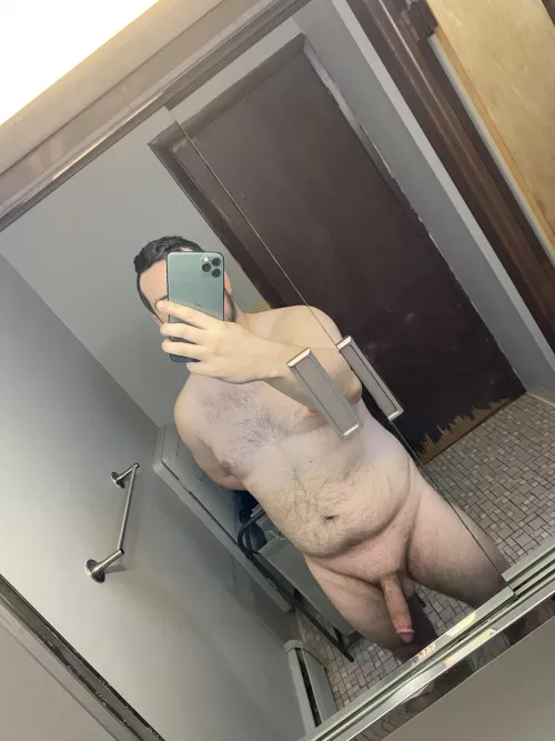 How’s my cock, feel free to Dm