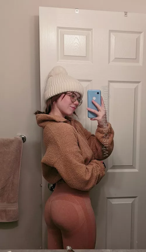 How's the glasses and hat combo? 🥰 (20F)