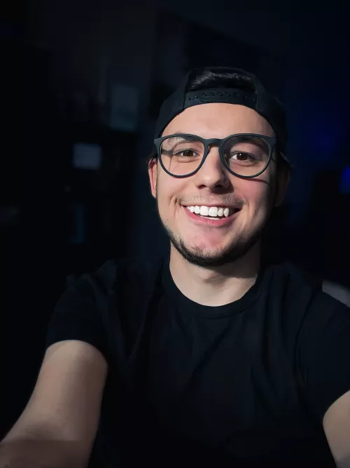 How's your Monday? Anyone need a pick-me-up smile? βοΈπ