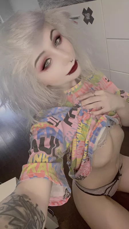 https://chaturbate.com/madelinexoxo666/