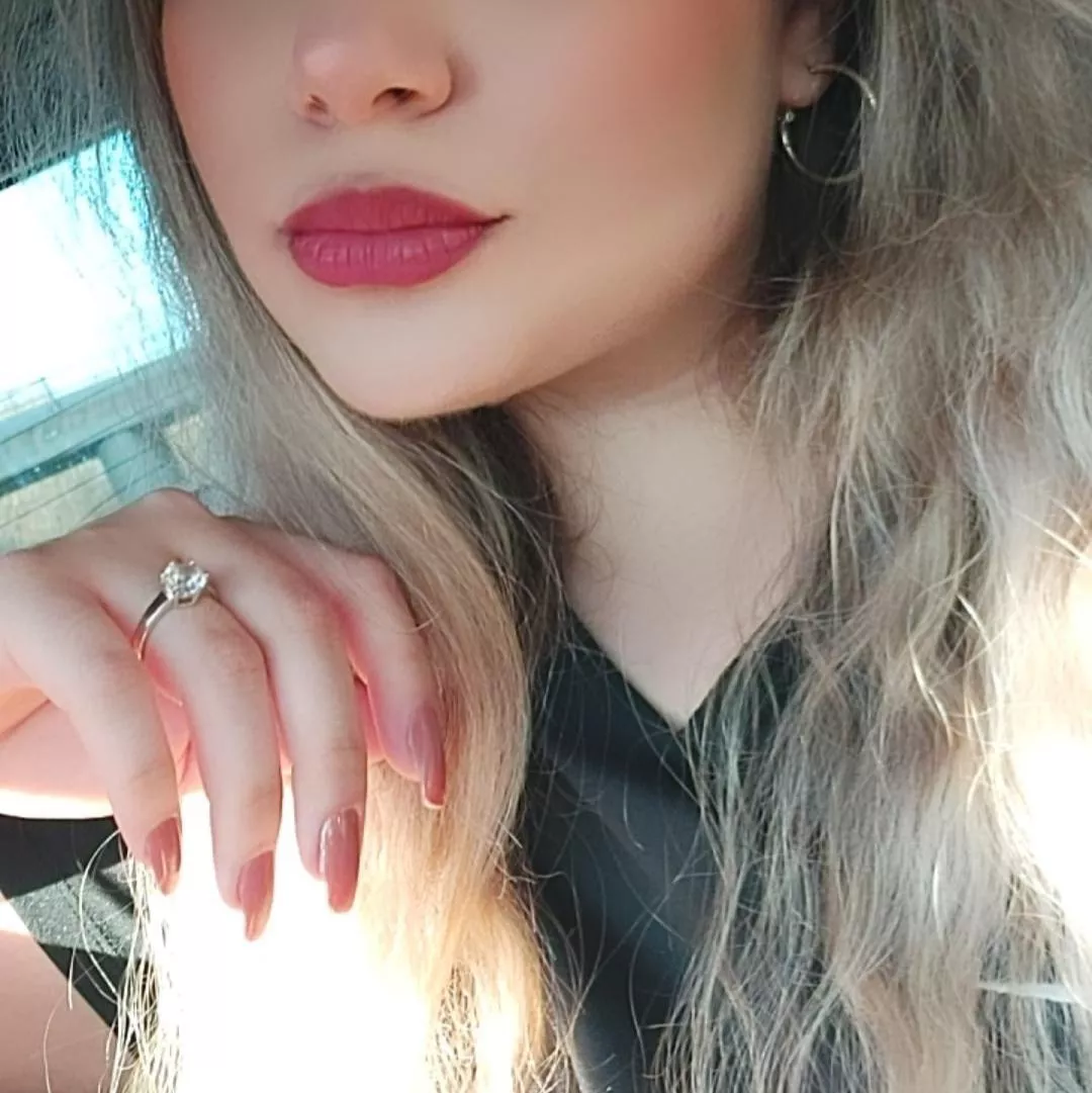 Hubby bought me the ring so it's your time to keep it covered with hot cum💍💦 Hubby bought me the ring so it's your time to keep it covered with hot cum💍💦