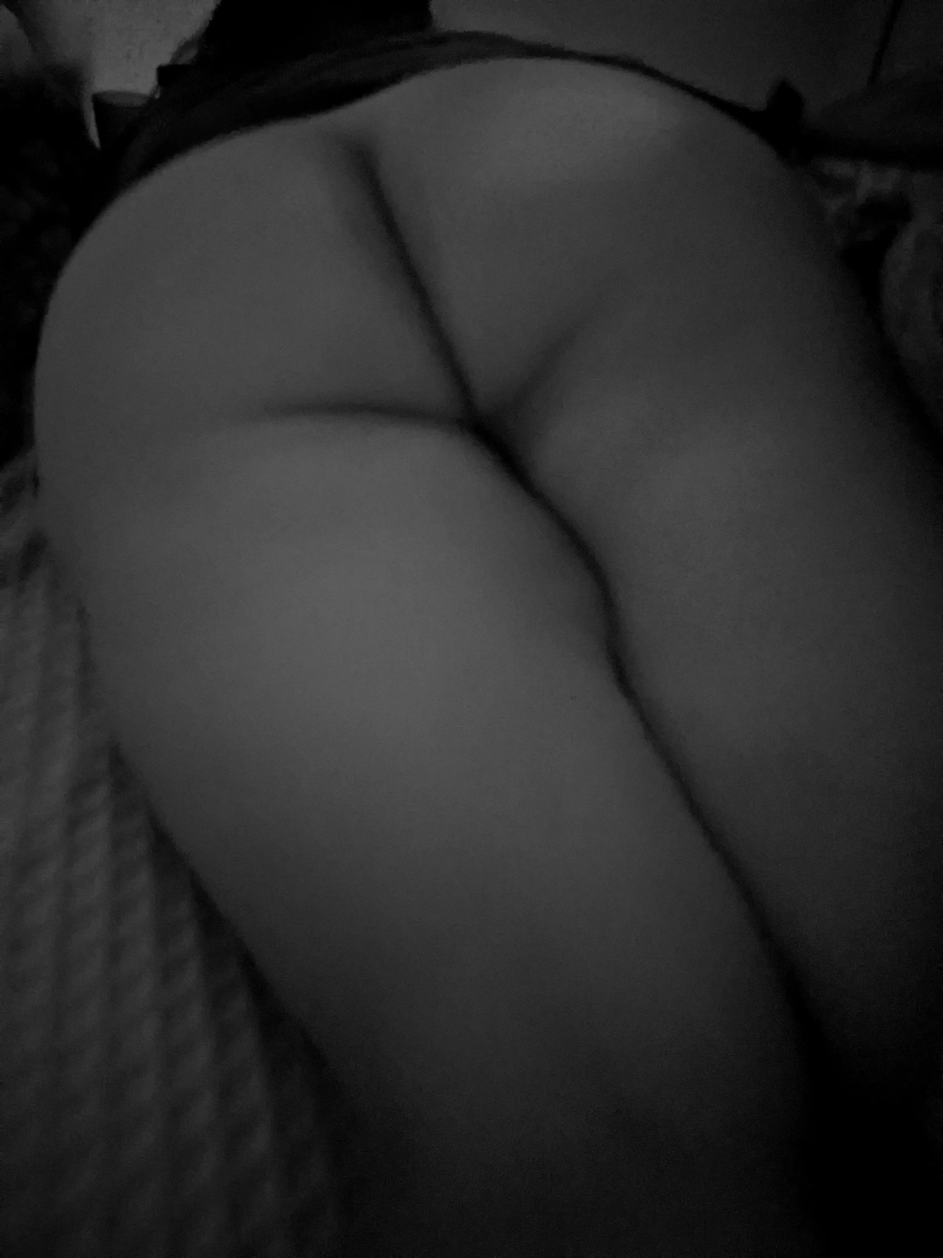 Hubby can't last from the back. Who will show him how a man's supposed to fuck me? Hubby can't last from the back. Who will show him how a man's supposed to fuck me?