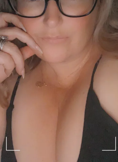 Hubby travels for work ๐๐ Aussie BBW