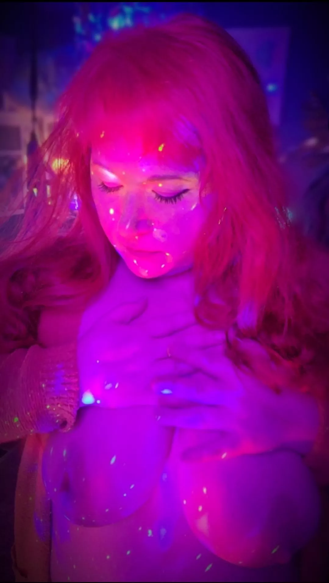 Huge heavy tits, send help plz!