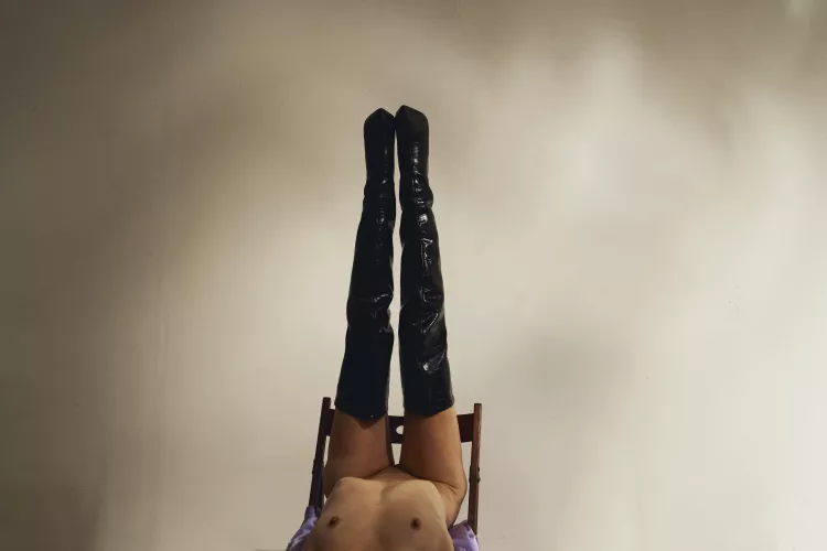 human furniture 🪑🪑🪑—-[thighhighs] [leatherboots] [tallgirl] [fuckdoll]