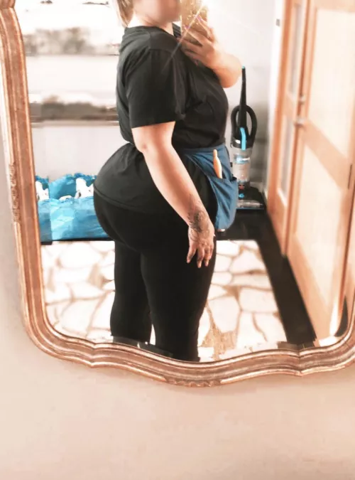 Hump Day 🏡🧹☀️