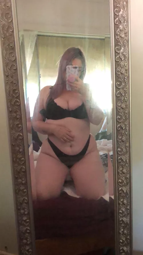 Hungry daddy? 🖤