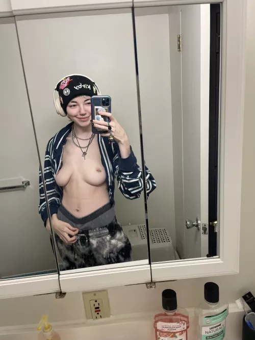 Hyped for concerts this spring🖤