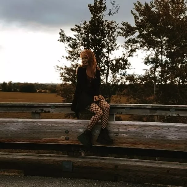 I absolutely love fall 🍁🍂 anyone down for an adventure hehe 🥰