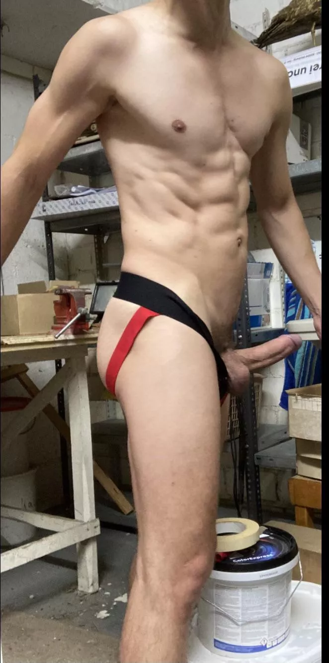 I am a bator, I even jerk off 🍆💦🔞when I am working in my cellar. What do you think I am working on?📸 🎥 m23