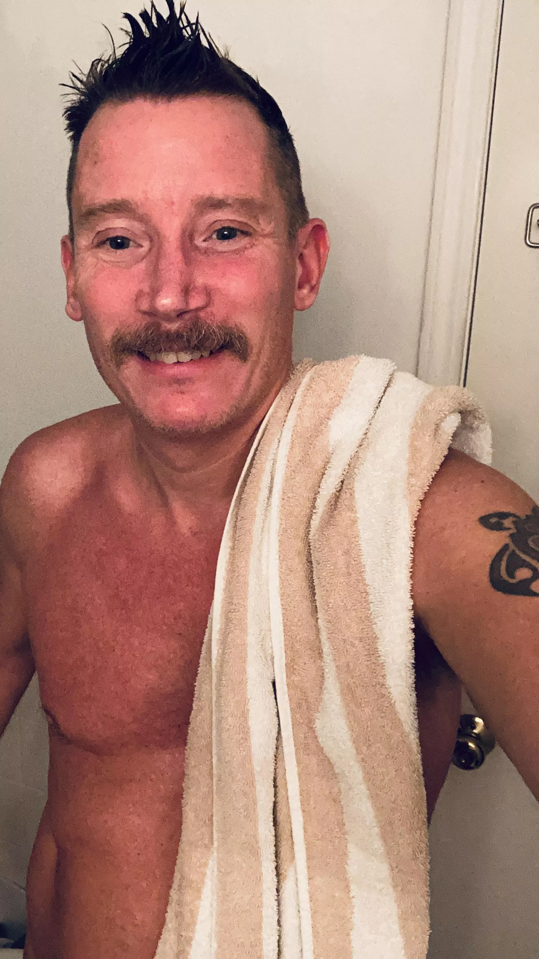 I am a frisky guy with a stache! 🤙🏼