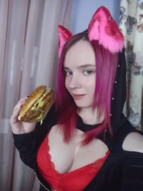 I am a very voracious kitty 🐾