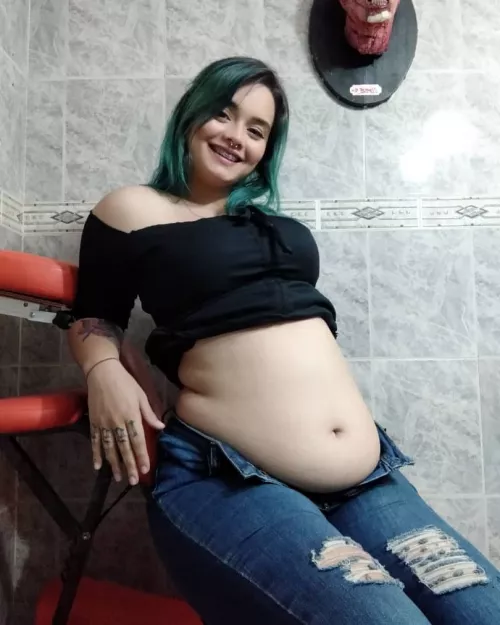 I am looking for feeders that make me gain volume, you can write me on kik or Instagram to this user @kg.belly