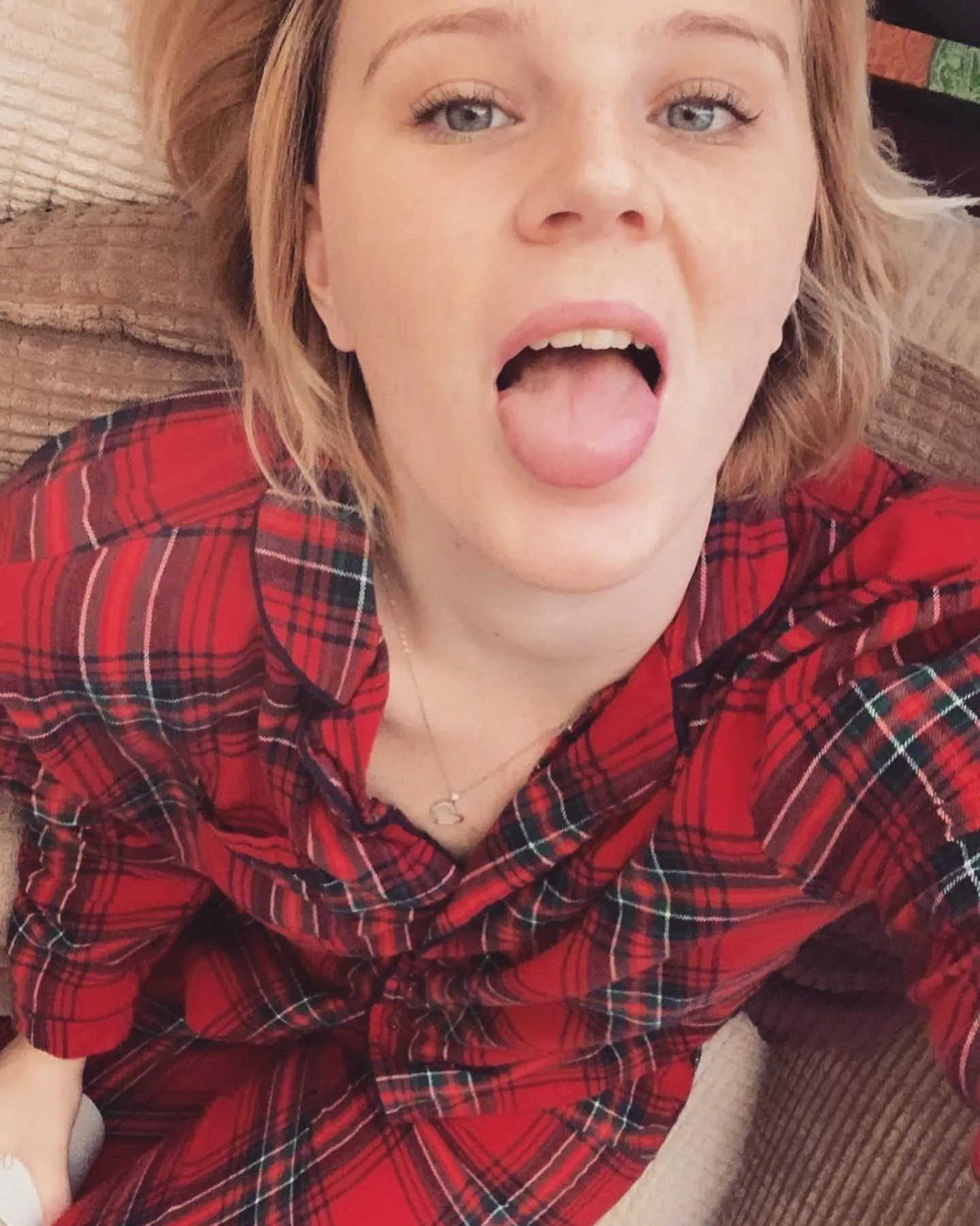 I am one of those girls that’s really shy in person…but also just love 🤤🍆 I am one of those girls that’s really shy in person…but also just love 🤤🍆