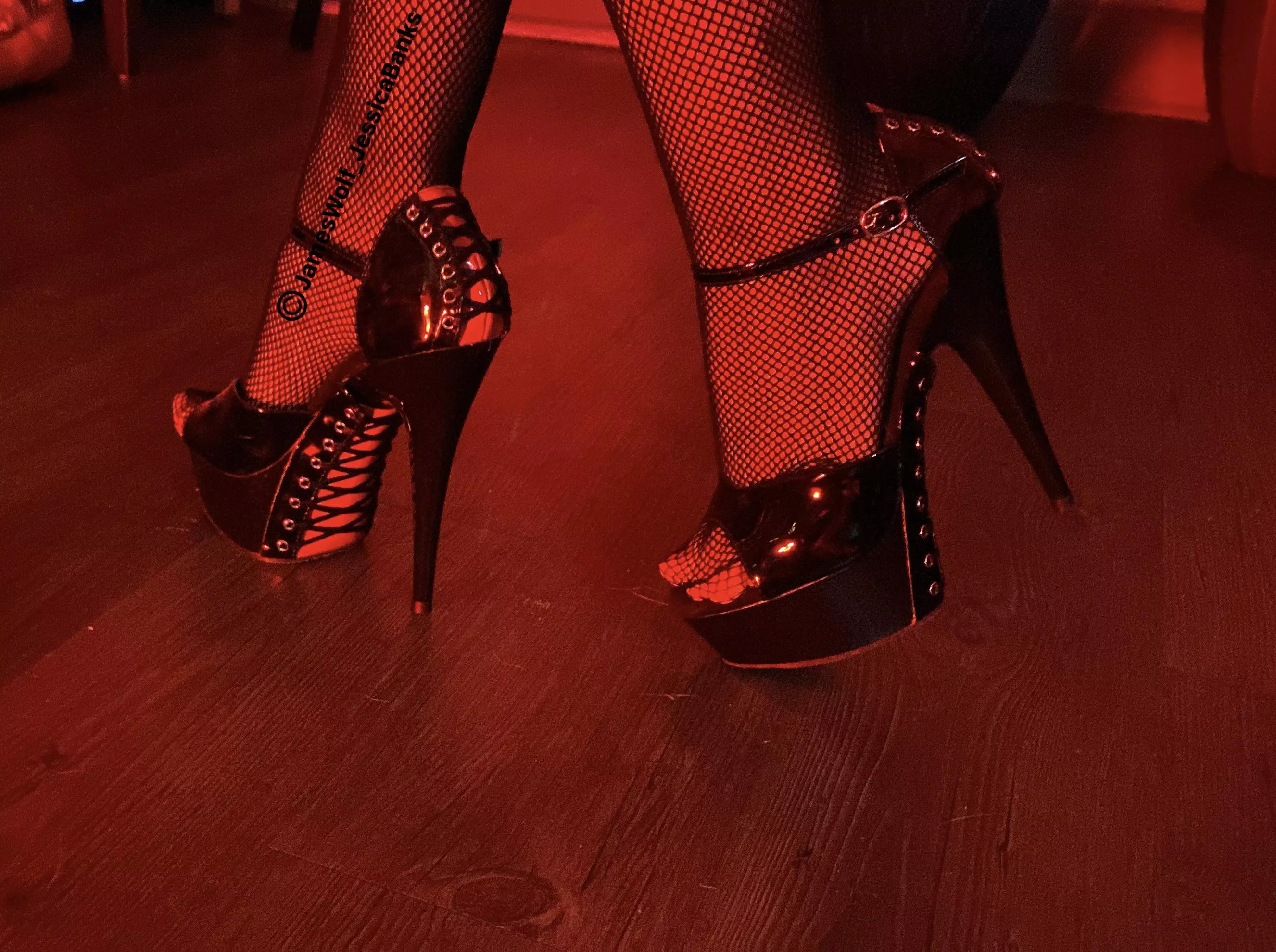 I be laughing when you beggin' me, to just put the head in