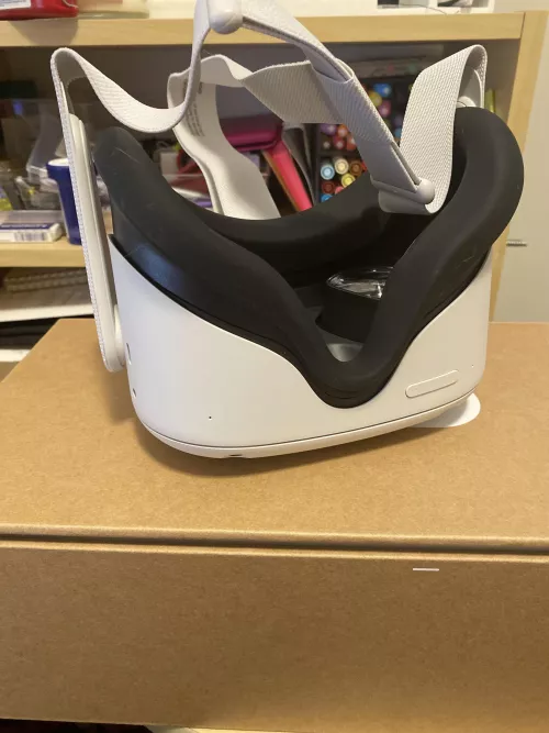 I bought myself a gift for Christmas! Do any other little and daddies have a VR headset!?