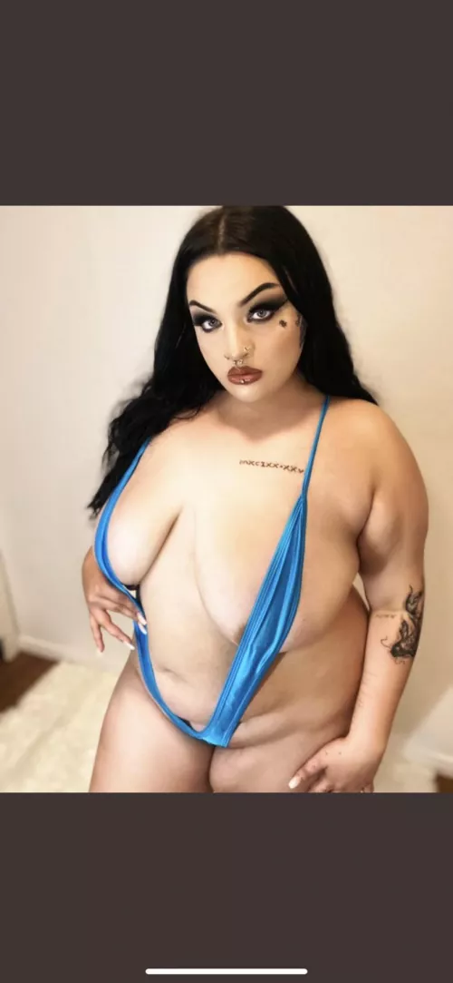 I bought this outfit in white pink and black but this blue one is 😩 (I took this picture with a ring light)