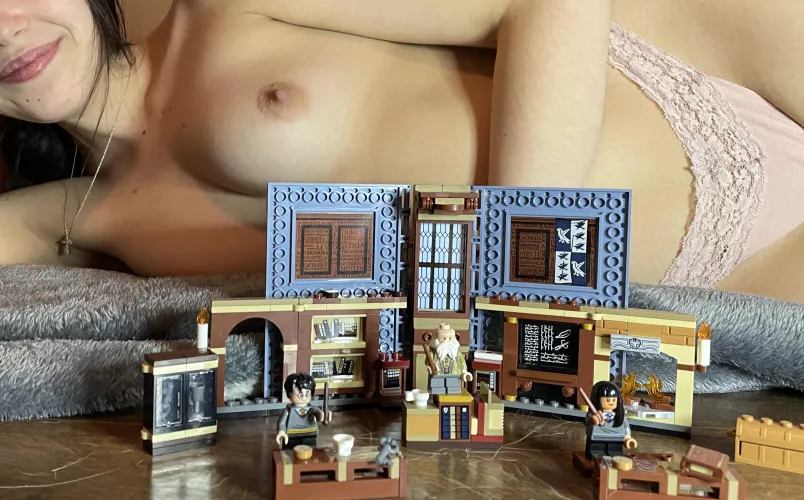 I built my first Lego set :)