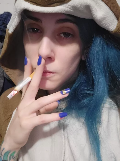 I can finally smoke cigarettes again without hacking up a lung! Still feel too crappy to put on makeup though, hope yall don't mind 😘🙈 oh, do you like my nails?? 💅