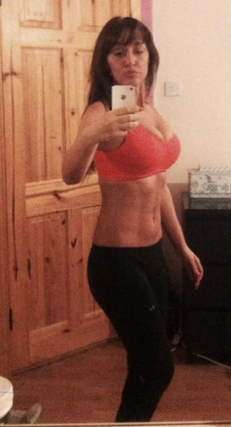 I can't help but want my bullies to tittyf*ck my actual sister in front of me 🥵